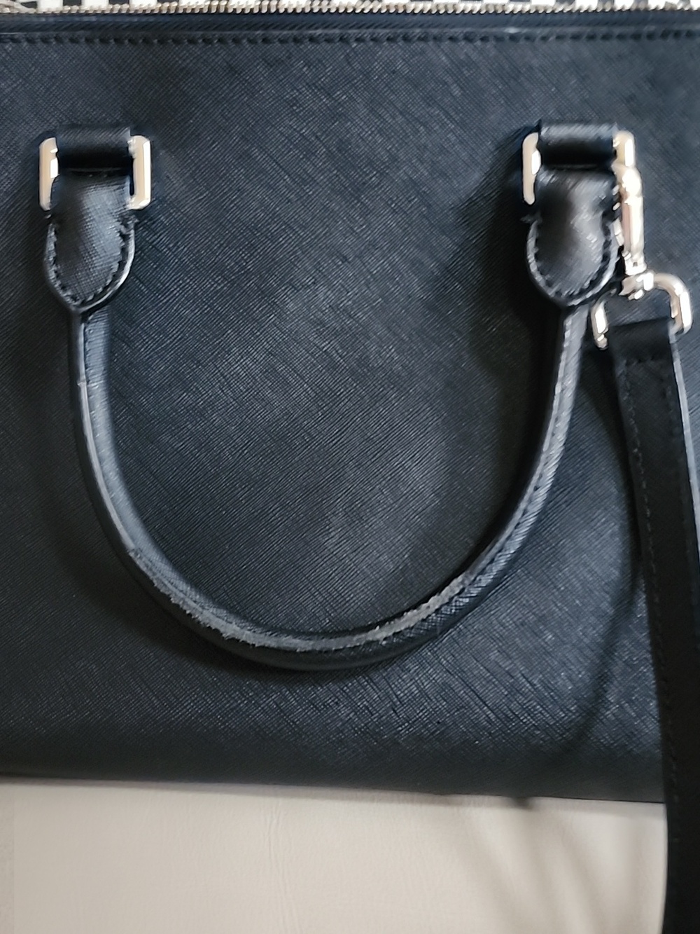 Michael Kors Women's Black Leather Satchel with Gold Hardware Preowned - Picture 10 of 12